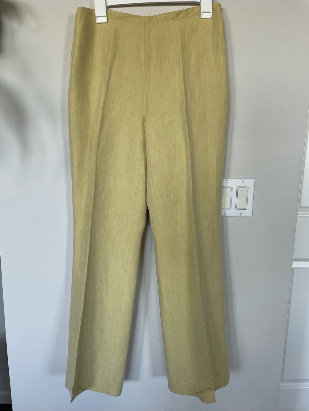 Ann Taylor Women Straight Leg Pant  Shell 55% Silk Mid Rise Size 8 Yellow